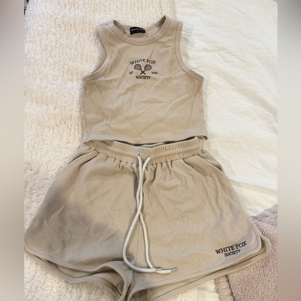 White Fox athletic set